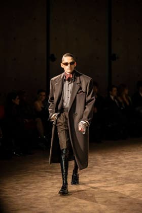 PFW Saint Laurent runway EB A model presents a creation by designer Anthony Vaccarello as part of his Menswear Fall Winter 2026-2027 collection show for fashion house Saint Laurent during Men s Fashion Week in Paris, France, January 27, 2026. Photo by Eliot Blondet ABACAPRESS.COM Paris France France  Copyright: xBlondetxEliot ABACAx