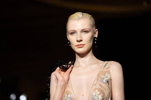 PFW Giorgio Armani Runway - Paris AJ A model presents a creation for Giorgio Armani Prive for Women s Haute Couture Spring Summer 2026 collection fashion show as part of the Paris Haute Couture Fashion Week, in Paris, on January 27, 2026. Photo by Alexis Jumeau ABACAPRESS.COM Paris France  Copyright: xJumeauxAlexis ABACAx
