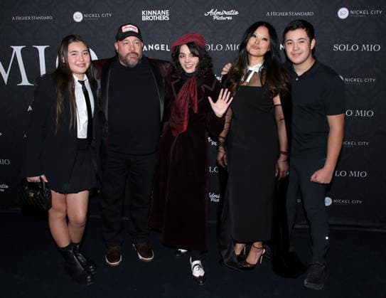 Angel Studios Solo Mio Screening Shea Joelle James, Kevin James, Sienna-Marie James, Steffiana de la Cruz and Kannon Valentine James attending Angel Studios Solo Mio Screening held at Regal Times Square on January 27, 2026 in New York City, NY New York City Regal Times Square NY USA Copyright: xStevenxBergman AFF-USA.COMx