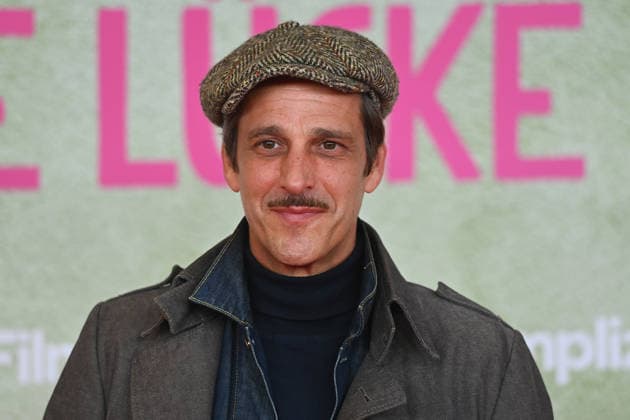 Max VON THUN (Schauspieler), Einzelbild,angeschnittenes Einzelmotiv,Portraet,Portrait,Porträt. Weltpremiere ACH.DIESE LUECKE-DIESE ENTSETZLICHE LUECKE am 27.01.20226 im Mathaeser Kino in Muenchen.