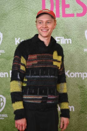 Bruno ALEXANDER (Schauspieler), Einzelbild,angeschnittenes Einzelmotiv,Halbfigur,halbe Figur. Weltpremiere ACH.DIESE LUECKE-DIESE ENTSETZLICHE LUECKE am 27.01.20226 im Mathaeser Kino in Muenchen.