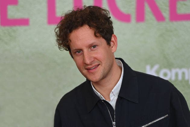 Moritz Treuenfels (Schauspieler), Einzelbild,angeschnittenes Einzelmotiv,Portrait,Portraet. Weltpremiere ACH.DIESE LUECKE-DIESE ENTSETZLICHE LUECKE am 27.01.20226 im Mathaeser Kino in Muenchen.