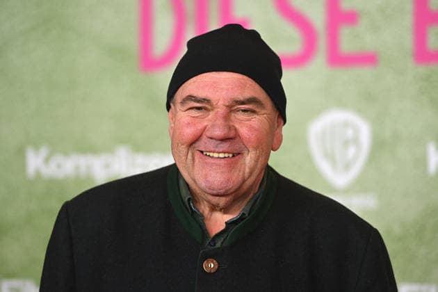 Peter RAPPENGLUECK (Schauspieler), Einzelbild,angeschnittenes Einzelmotiv,Portrait,Portraet. Weltpremiere ACH.DIESE LUECKE-DIESE ENTSETZLICHE LUECKE am 27.01.20226 im Mathaeser Kino in Muenchen.