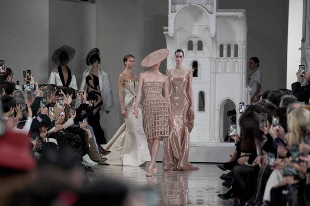 Illustration at Georges Chakra Haute Couture Spring Summer 2026 Collection fashion show, during Paris Fashion Week on january 27th 2026 Anne Sophie Guebey Bestimage Celebrities at Georges Chakra Haute Couture Spring Summer 2026 Collection fashion show, during Paris Fashion Week on january 27th 2026 Paris France  Copyright: xAnne-SophiexGuebeyx xBestimagexAnne-SophiexGuebeyx xBestimagex