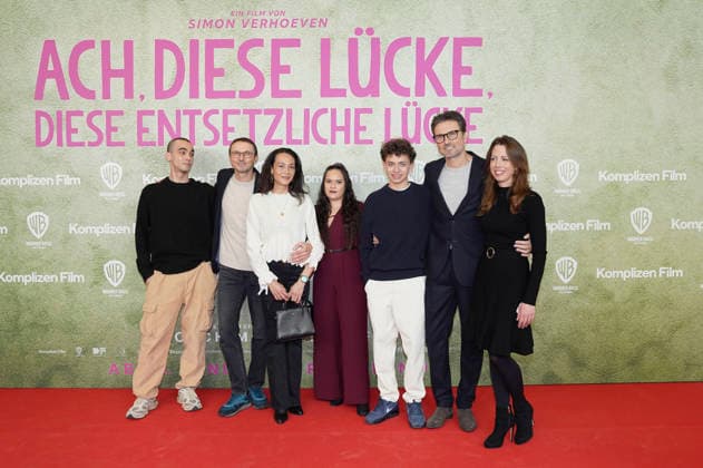 Patrice Verhoeven, Luca Verhoeven, Stephanie Verhoeven, Gast, David Verhoeven, Simon Verhoeven und Nina Verhoeven bei der Premiere des Kinofilms Ach, diese Lücke, diese entsetzliche Lücke im Mathäser Filmpalast. München, 27.01.2026