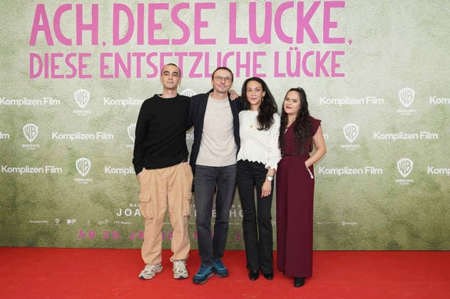 Patrice Verhoeven, Luca Verhoeven, Stephanie Verhoeven und Gast bei der Premiere des Kinofilms Ach, diese Lücke, diese entsetzliche Lücke im Mathäser Filmpalast. München, 27.01.2026