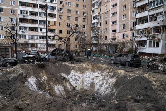 Missile attack damages residential area in Zaporizhia ZAPORIZHIA, UKRAINE, JANUARY 28: The aftermath of a missile attack is seen in the city of Zaporizhia after Russian forces struck the regional center at dawn, hitting the courtyard of a high-rise residential building on January 28, 2026. A fire broke out at the impact site, injuring six people. More than 100 apartments and at least 20 cars were damaged as a result of the attack. Jose Colon Anadolu Zaporizhia Ukraine. Editorial use only. Please get in touch for any other usage.  Copyright: x2026xAnadoluxJosexColonx
