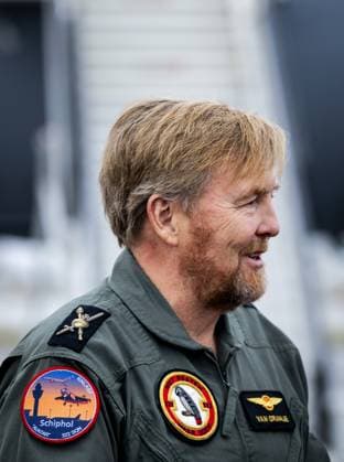SCHIPHOL - King Willem-Alexander attends a Royal Netherlands Air Force exercise at Schiphol Airport. The air force is practicing how to safely conduct military flights from civilian airports. ROBIN VAN LONKHUIJSEN ANP netherlands out - belgium out  Copyright: xx x548868440x originalFilename: 548868440.jpg