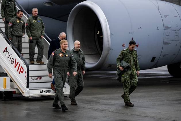 SCHIPHOL - King Willem-Alexander attends a Royal Netherlands Air Force exercise at Schiphol Airport. The air force is practicing how to safely conduct military flights from civilian airports. ROBIN VAN LONKHUIJSEN ANP netherlands out - belgium out  Copyright: xx x548868691x originalFilename: 548868691.jpg