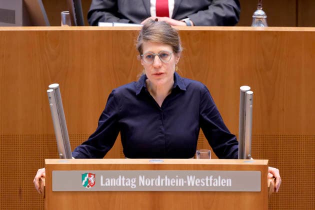 Politikerin Verena Schäffer (Grüne), die neue Ministerin für Kinder, Jugend, Familie, Gleichstellung, Flucht und Integration des Landes NRW, bei ihrer ersten Rede als Ministerin im Landtag von NRW. Düsseldorf, 28.01.2026 NRW Deutschland Copyright: xChristophxHardtx