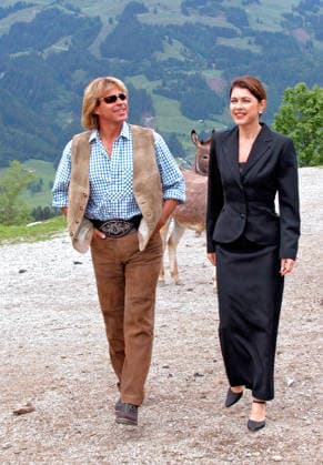 ARCHIV: Hansi Hinterseer Schauspieler und Sänger Hansi Hinterseer mit Anja Kruse anläßlich Dreharbeiten zum Film Da wo die Berge sind , 2002 ARCHIVAUFNAHME, Datum geschätzt 20260116JWM0592 *** ARCHIVE Hansi Hinterseer Actor and singer Hansi Hinterseer with Anja Kruse on the occasion of the shooting of the movie Da wo die Berge sind , 2002 ARCHIVE PICTURE, date estimated 20260116JWM0592