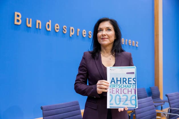 Vorstellung des Jahreswirtschaftsberichts 2026 der Bundesregierung in der Bundespressekonferenz. Deutschland, Berlin am 28.01.2026: Die Bundesministerin für Wirtschaft und Energie, Katherina Reiche, präsentiert den Jahreswirtschaftsbericht 2026 der Bundesregierung vor der Presse. *** Presentation of the Federal Governments Annual Economic Report 2026 at the Federal Press Conference Germany, Berlin on 28 01 2026 The Federal Minister for Economic Affairs and Energy, Katherina Reiche, presents the Federal Governments Annual Economic Report 2026 to the press
