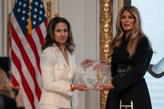 January 28, 2026, New York, New York, USA: First Lady MELANIA TRUMP poses for a photo as she is gifted an engraved plate from President of the New York Stock Exchange LYNN MARTIN. New York USA - ZUMAs365 20260128_znp_s365_010 Copyright: xJoeyxSussmanx