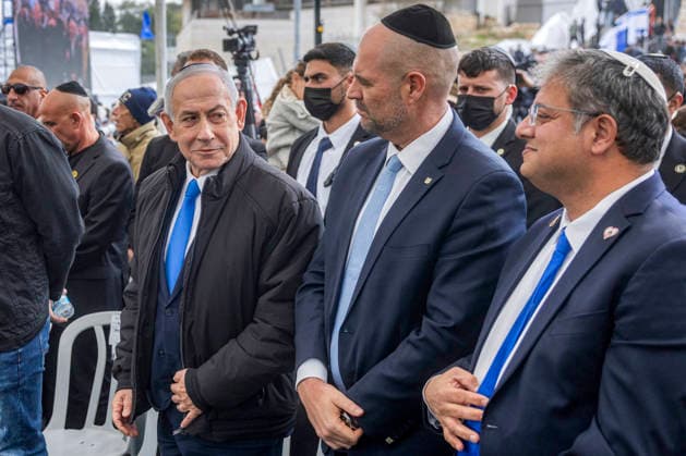 Israel s Prime Minister Benjamin Netanyahu, Parliament (Knesset) Speaker Amir Ohana, Far-Right National Security Minister Itamar Ben Gvir, Police Commissioner Daniel Levi, family members of Israeli hostage Ran Gvili, whose remains were finally brought back to Israel on January 26, and other mourners applaud during Gvili s funeral in the southern town of Meitar, Israel on Wednesday, January 28, 2026. Hundreds of tearful mourners packed a stadium in southern Israel for the funeral of Ran Gvili, the last Gaza hostage whose burial marks the end of a painful national saga triggered by Hamas s 2023 attack. Israeli forces on January 26 brought home the remains of Gvili, who was killed in action and whose body Palestinian militants took into Gaza d  JRX20260128247 CHAIMxGOLDBERG