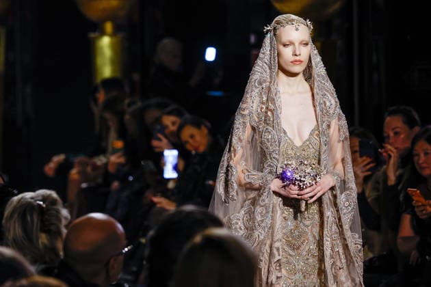 Elie Saab Haute Couture Spring Summer 2026 show as part of Paris Fashion Week PFW at the Rodin Museum, Paris, France, January 28, 2026 Bestimage Runway Elie Saab Haute Couture Week Spring Summer 2026 show as part of Paris Fashion Week on January 28, 2026 in Paris, France Paris France  Copyright: xAgencex xBestimagexAgencex xBestimagex