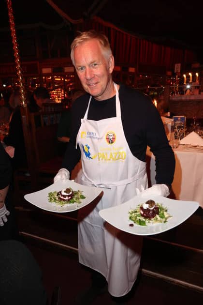 Hamburg Johannes B. Kerner kellnert für den guten Zweck, Charity-Abend im Cornelia Poletto PALAZZO. Für den guten Zweck tauschen Stars das Mikrofon gegen das Tablett, die Bühne gegen die Manege des Spiegelpalasts Hamburg, 28.1.2026, der Reinerlös des Abends geht an den Lufthafen im Altonaer Kinderkrankenhaus (AKK)