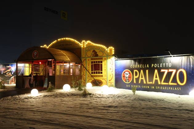 Hamburg Spiegelzelt in Altona, Charity-Abend im Cornelia Poletto PALAZZO. Für den guten Zweck tauschen Stars das Mikrofon gegen das Tablett, die Bühne gegen die Manege des Spiegelpalasts Hamburg, 28.1.2026, der Reinerlös des Abends geht an den Lufthafen im Altonaer Kinderkrankenhaus (AKK)
