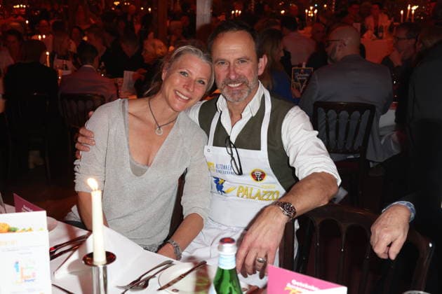 Hamburg Schauspieler Nicolas König mit Ehefrau Nina, Charity-Abend im Cornelia Poletto PALAZZO. Für den guten Zweck tauschen Stars das Mikrofon gegen das Tablett, die Bühne gegen die Manege des Spiegelpalasts Hamburg, 28.1.2026, der Reinerlös des Abends geht an den Lufthafen im Altonaer Kinderkrankenhaus (AKK)