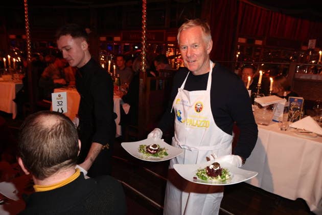 Hamburg Johannes B. Kerner kellnert für den guten Zweck, Charity-Abend im Cornelia Poletto PALAZZO. Für den guten Zweck tauschen Stars das Mikrofon gegen das Tablett, die Bühne gegen die Manege des Spiegelpalasts Hamburg, 28.1.2026, der Reinerlös des Abends geht an den Lufthafen im Altonaer Kinderkrankenhaus (AKK)