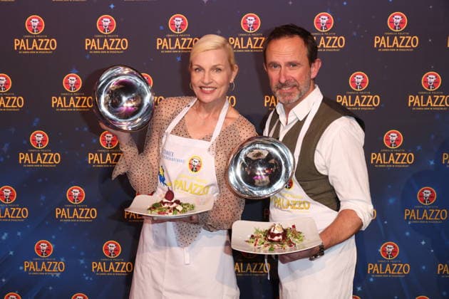 Hamburg Sanna Englund und Nicolas König, Charity-Abend im Cornelia Poletto PALAZZO. Für den guten Zweck tauschen Stars das Mikrofon gegen das Tablett, die Bühne gegen die Manege des Spiegelpalasts Hamburg, 28.1.2026, der Reinerlös des Abends geht an den Lufthafen im Altonaer Kinderkrankenhaus (AKK)