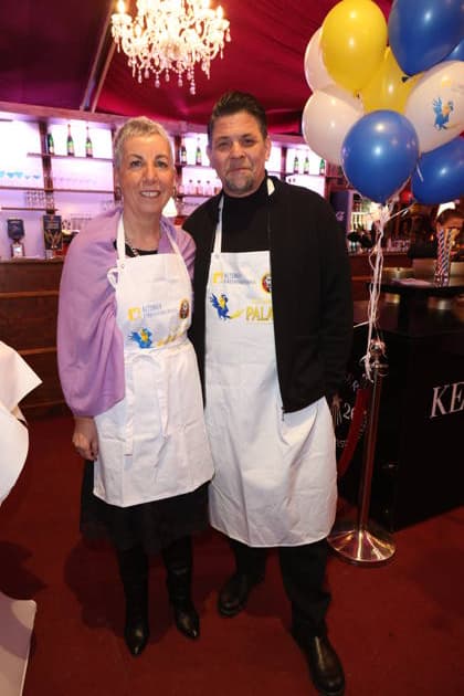 Hamburg Christiane Dienhold und Tim Mälzer, Charity-Abend im Cornelia Poletto PALAZZO. Für den guten Zweck tauschen Stars das Mikrofon gegen das Tablett, die Bühne gegen die Manege des Spiegelpalasts Hamburg, 28.1.2026, der Reinerlös des Abends geht an den Lufthafen im Altonaer Kinderkrankenhaus (AKK)