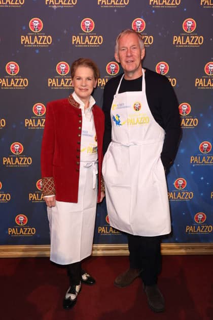 Hamburg Cornelia Poletto mit Johannes B. Kerner, Charity-Abend im Cornelia Poletto PALAZZO. Für den guten Zweck tauschen Stars das Mikrofon gegen das Tablett, die Bühne gegen die Manege des Spiegelpalasts Hamburg, 28.1.2026, der Reinerlös des Abends geht an den Lufthafen im Altonaer Kinderkrankenhaus (AKK)