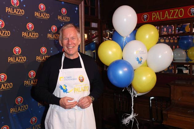 Hamburg Johannes B. Kerner kellnert für den guten Zweck,, Charity-Abend im Cornelia Poletto PALAZZO. Für den guten Zweck tauschen Stars das Mikrofon gegen das Tablett, die Bühne gegen die Manege des Spiegelpalasts Hamburg, 28.1.2026, der Reinerlös des Abends geht an den Lufthafen im Altonaer Kinderkrankenhaus (AKK)