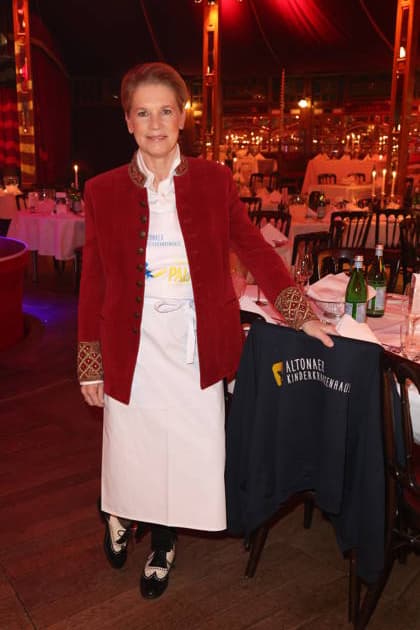 Hamburg Cornelia Poletto im Spiegelpalast, Charity-Abend im Cornelia Poletto PALAZZO. Für den guten Zweck tauschen Stars das Mikrofon gegen das Tablett, die Bühne gegen die Manege des Spiegelpalasts Hamburg, 28.1.2026, der Reinerlös des Abends geht an den Lufthafen im Altonaer Kinderkrankenhaus (AKK)