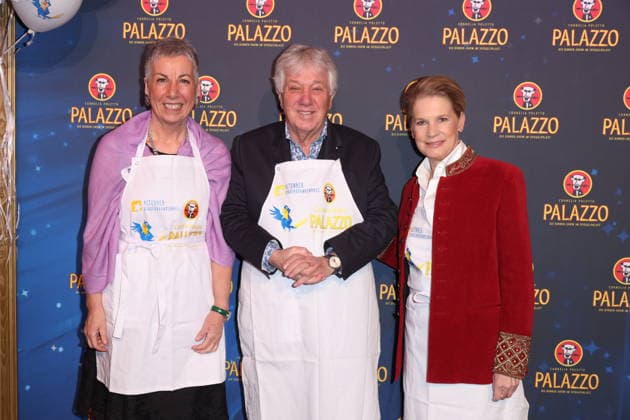 Hamburg Christiane Dienhold vom AK Altona, Rolf Zuckowski und Cornelia Poletto, Charity-Abend im Cornelia Poletto PALAZZO. Für den guten Zweck tauschen Stars das Mikrofon gegen das Tablett, die Bühne gegen die Manege des Spiegelpalasts Hamburg, 28.1.2026, der Reinerlös des Abends geht an den Lufthafen im Altonaer Kinderkrankenhaus (AKK)