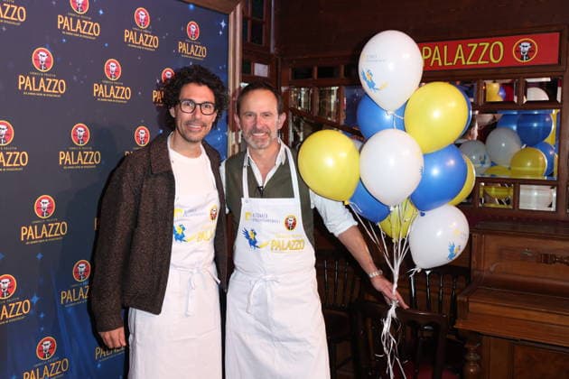 Hamburg Boris Entrup und Schauspieler Nicolas König kellnern für den guten Zweck, Charity-Abend im Cornelia Poletto PALAZZO. Für den guten Zweck tauschen Stars das Mikrofon gegen das Tablett, die Bühne gegen die Manege des Spiegelpalasts Hamburg, 28.1.2026, der Reinerlös des Abends geht an den Lufthafen im Altonaer Kinderkrankenhaus (AKK)