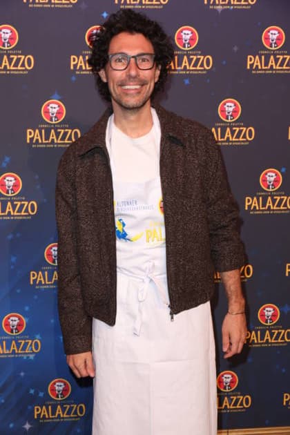 Hamburg Boris Entrup kellnert für den guten Zweck, Charity-Abend im Cornelia Poletto PALAZZO. Für den guten Zweck tauschen Stars das Mikrofon gegen das Tablett, die Bühne gegen die Manege des Spiegelpalasts Hamburg, 28.1.2026, der Reinerlös des Abends geht an den Lufthafen im Altonaer Kinderkrankenhaus (AKK)
