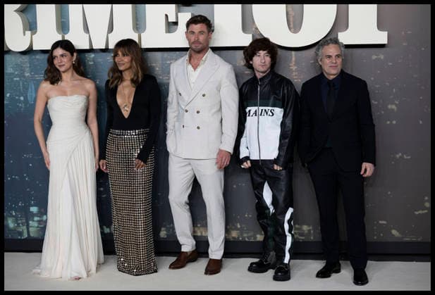 . 28 01 2026. London, United Kingdom. From left; Monica Barbaro ,Halle Berry , Chris Hemsworth, Barry Keoghan and Mark Ruffalo at the Crime 101 gala screening in London.  xStephenxLockx xi-Imagesx IIM-26532-0030