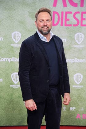Steven Gaetjen bei der Premiere von ACH, DIESE LÜCKE, DIESE ENTSETZLICHE LÜCKE im Zoo Palast in Berlin am 28.01.2026