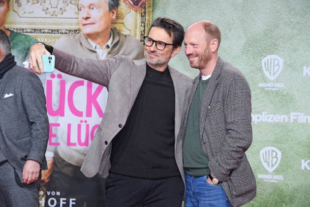 Simon Verhoeven, Johann von Buelow bei der Premiere von ACH, DIESE LÜCKE, DIESE ENTSETZLICHE LÜCKE im Zoo Palast in Berlin am 28.01.2026