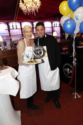 Sanna Englund und Tim Maelzer bei der Palazzo Charity Gala zugunsten des Altonaer Kinderkrankenhauses am 28.01.2026 in Hamburg Palazzo Charity Gala 2026 - Promis kellnern fuer den guten Zweck in Hamburg