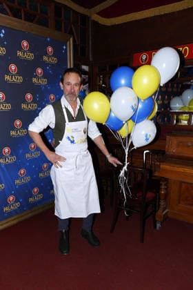Nicolas Koenig bei der Palazzo Charity Gala zugunsten des Altonaer Kinderkrankenhauses am 28.01.2026 in Hamburg Palazzo Charity Gala 2026 - Promis kellnern fuer den guten Zweck in Hamburg