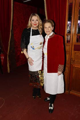 Sandra Quadflieg und Cornelia Poletto bei der Palazzo Charity Gala zugunsten des Altonaer Kinderkrankenhauses am 28.01.2026 in Hamburg Palazzo Charity Gala 2026 - Promis kellnern fuer den guten Zweck in Hamburg