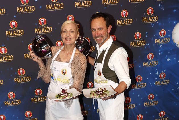 Sanna Englund und Nicolas Koenig bei der Palazzo Charity Gala zugunsten des Altonaer Kinderkrankenhauses am 28.01.2026 in Hamburg Palazzo Charity Gala 2026 - Promis kellnern fuer den guten Zweck in Hamburg