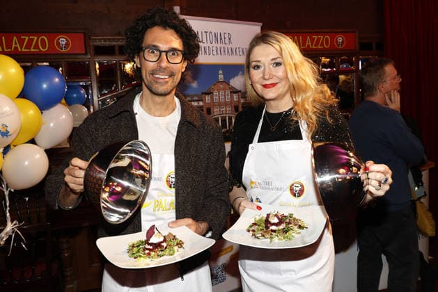 Boris Entrup und Sandra Quadflieg bei der Palazzo Charity Gala zugunsten des Altonaer Kinderkrankenhauses am 28.01.2026 in Hamburg Palazzo Charity Gala 2026 - Promis kellnern fuer den guten Zweck in Hamburg