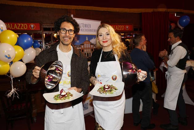 Boris Entrup und Sandra Quadflieg bei der Palazzo Charity Gala zugunsten des Altonaer Kinderkrankenhauses am 28.01.2026 in Hamburg Palazzo Charity Gala 2026 - Promis kellnern fuer den guten Zweck in Hamburg