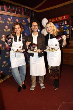 Susanne Boehm, Boris Entrup und Sandra Quadflieg bei der Palazzo Charity Gala zugunsten des Altonaer Kinderkrankenhauses am 28.01.2026 in Hamburg Palazzo Charity Gala 2026 - Promis kellnern fuer den guten Zweck in Hamburg
