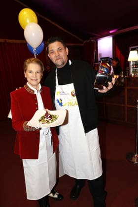 Cornelia Poletto und Tim Maelzer bei der Palazzo Charity Gala zugunsten des Altonaer Kinderkrankenhauses am 28.01.2026 in Hamburg Palazzo Charity Gala 2026 - Promis kellnern fuer den guten Zweck in Hamburg