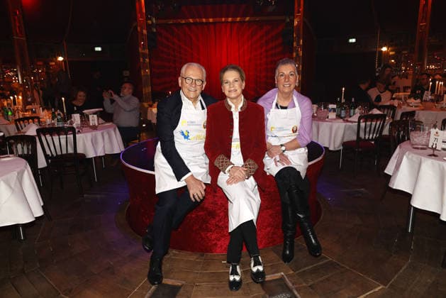 Ruediger Grube, Cornelia Poletto und Christiane Dienhold bei ihrer Palazzo Charity Gala zugunsten des Altonaer Kinderkrankenhauses am 28.01.2026 in Hamburg Palazzo Charity Gala 2026 - Promis kellnern fuer den guten Zweck in Hamburg