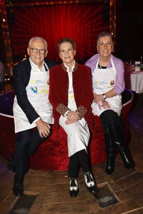 Ruediger Grube, Cornelia Poletto und Christiane Dienhold bei ihrer Palazzo Charity Gala zugunsten des Altonaer Kinderkrankenhauses am 28.01.2026 in Hamburg Palazzo Charity Gala 2026 - Promis kellnern fuer den guten Zweck in Hamburg