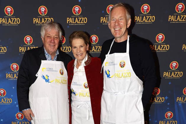 Rolf Zuckowski, Cornelia Poletto und Johannes B. Kerner bei der Palazzo Charity Gala zugunsten des Altonaer Kinderkrankenhauses am 28.01.2026 in Hamburg Palazzo Charity Gala 2026 - Promis kellnern fuer den guten Zweck in Hamburg