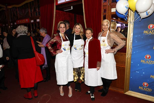 Julia Kretschmer-Wachsmann, Sandra Quadflieg, Cornelia Poletto und Sanna Englund bei der Palazzo Charity Gala zugunsten des Altonaer Kinderkrankenhauses am 28.01.2026 in Hamburg Palazzo Charity Gala 2026 - Promis kellnern fuer den guten Zweck in Hamburg