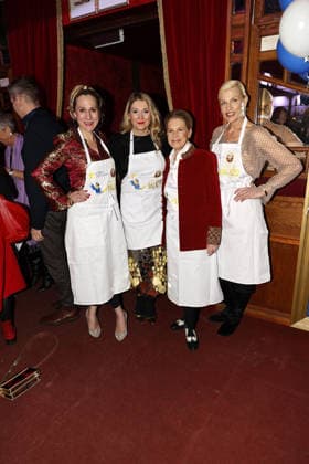 Julia Kretschmer-Wachsmann, Sandra Quadflieg, Cornelia Poletto und Sanna Englund bei der Palazzo Charity Gala zugunsten des Altonaer Kinderkrankenhauses am 28.01.2026 in Hamburg Palazzo Charity Gala 2026 - Promis kellnern fuer den guten Zweck in Hamburg