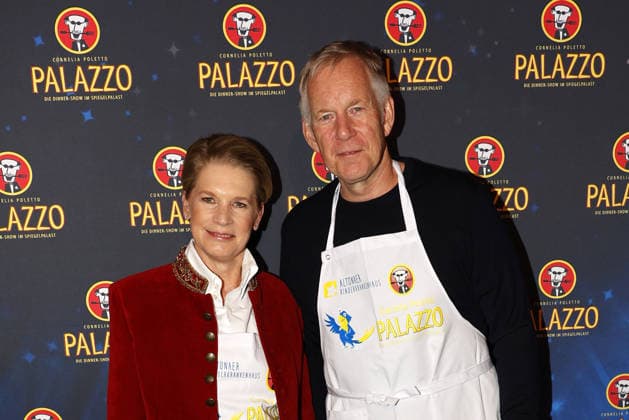 Cornelia Poletto und Johannes B. Kerner bei der Palazzo Charity Gala zugunsten des Altonaer Kinderkrankenhauses am 28.01.2026 in Hamburg Palazzo Charity Gala 2026 - Promis kellnern fuer den guten Zweck in Hamburg