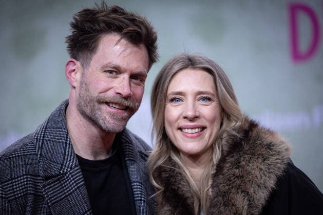 Premiere ACH, DIESE LÜCKE, DIESE ENTSETZLICHE LÜCKE Ken Duken mit Ehefrau Marisa Leonie Bach Premiere von ACH, DIESE LÜCKE, DIESE ENTSETZLICHE LÜCKE im Zoo Palast Berlin Copyright: xEventpressxFuhrx