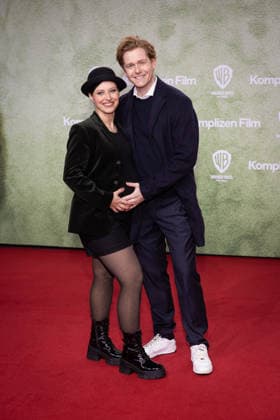 Premiere ACH, DIESE LÜCKE, DIESE ENTSETZLICHE LÜCKE Nadja Jo Klapper (schwanger) mit Ehemann Johannes Heinrichs Premiere von ACH, DIESE LÜCKE, DIESE ENTSETZLICHE LÜCKE im Zoo Palast Berlin Copyright: xEventpressxFuhrx